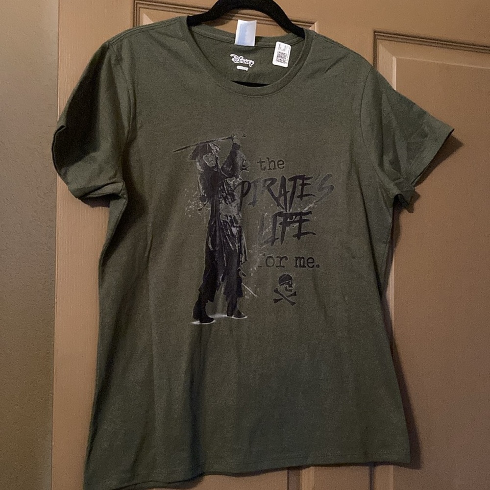 Disney Pirates of the Caribbean 🏴☠️ Women’s T-Shirt NWT🔥LAST CHANCE🔥